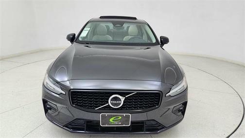 2024 Volvo S60 B5 Plus Dark Theme