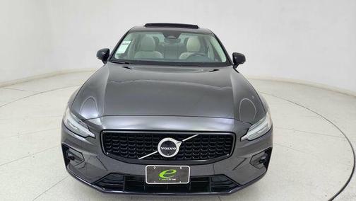 2024 Volvo S60 B5 Plus Dark Theme