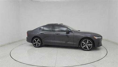 2024 Volvo S60 B5 Plus Dark Theme