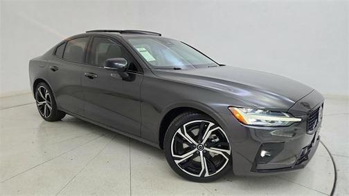 2024 Volvo S60 B5 Plus Dark Theme