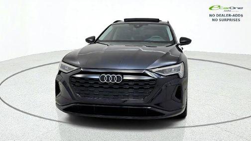 Mythos Black Metallic 2024 Audi Q8 e-tron Prestige