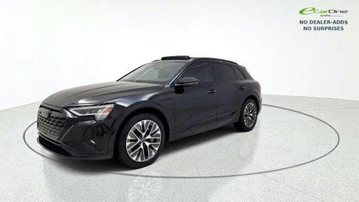 Mythos Black Metallic 2024 Audi Q8 e-tron Prestige