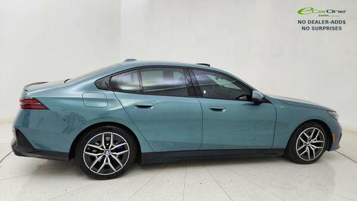 Cape York Green Metallic 2026 BMW i5 xDrive40