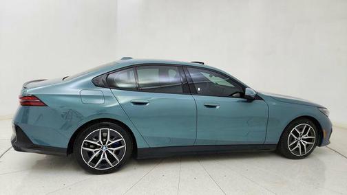 Cape York Green Metallic 2026 BMW i5 xDrive40
