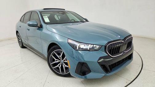 Cape York Green Metallic 2026 BMW i5 xDrive40