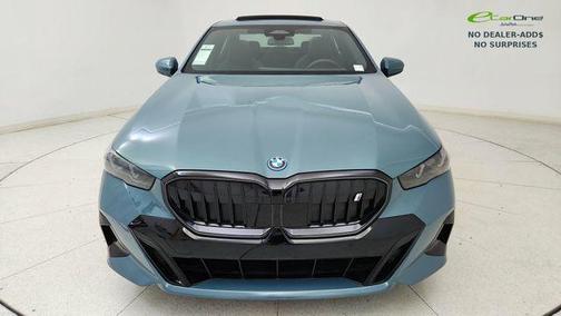 Cape York Green Metallic 2026 BMW i5 xDrive40