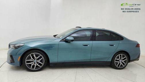 Cape York Green Metallic 2026 BMW i5 xDrive40