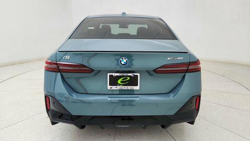 Cape York Green Metallic 2026 BMW i5 xDrive40