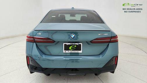 Cape York Green Metallic 2026 BMW i5 xDrive40