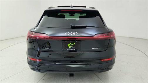 2022 Audi e-tron Premium Plus