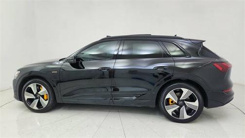 2022 Audi e-tron Premium Plus