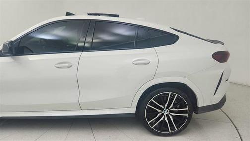 2022 BMW X6 M50i
