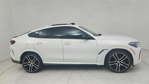 2022 BMW X6 M50i