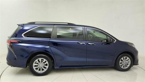 2022 Toyota Sienna XLE