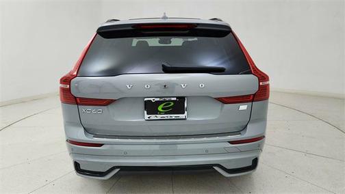 2024 Volvo XC60 Recharge Plug-In Hybrid T8 Ultimate Dark Theme