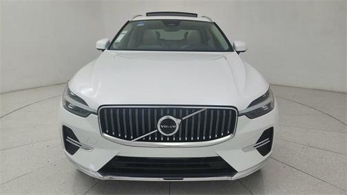 2023 Volvo XC60 B5 Ultimate Bright Theme