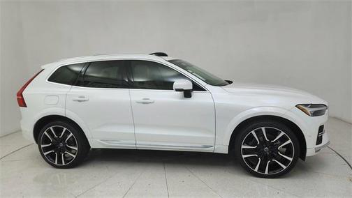 2023 Volvo XC60 B5 Ultimate Bright Theme