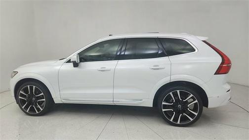 2023 Volvo XC60 B5 Ultimate Bright Theme