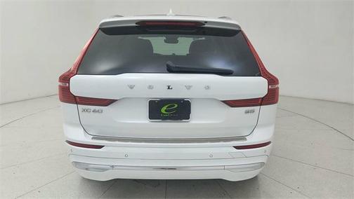 2023 Volvo XC60 B5 Ultimate Bright Theme