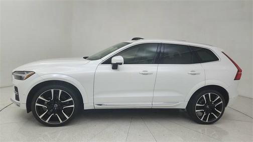 2023 Volvo XC60 B5 Ultimate Bright Theme