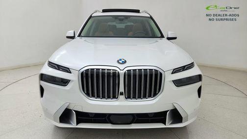 Mineral White Metallic 2026 BMW X7 xDrive40i