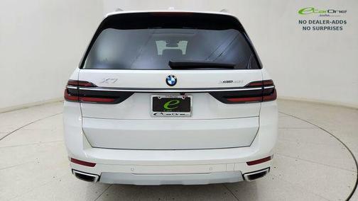 Mineral White Metallic 2026 BMW X7 xDrive40i