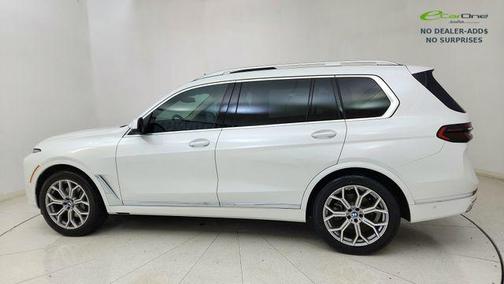 Mineral White Metallic 2026 BMW X7 xDrive40i