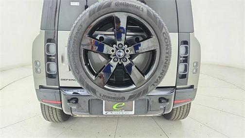 2025 Land Rover Defender 110 P400 X