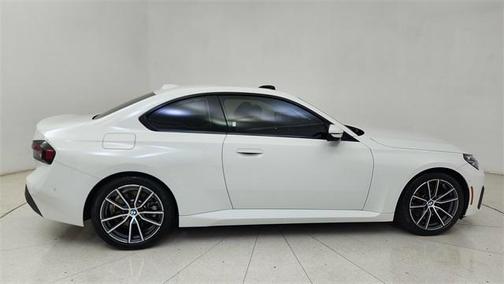 2025 BMW 230 i