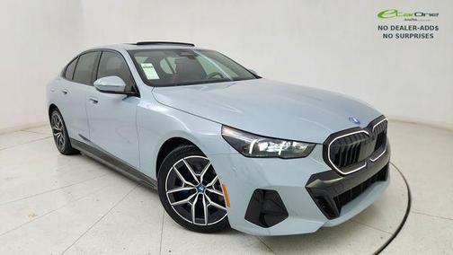 Brooklyn Grey Metallic 2025 BMW i5 xDrive40