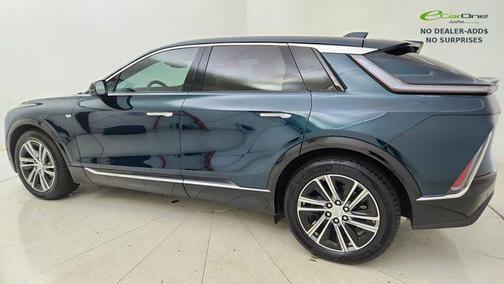 Emerald Lake Metallic 2025 Cadillac LYRIQ Luxury