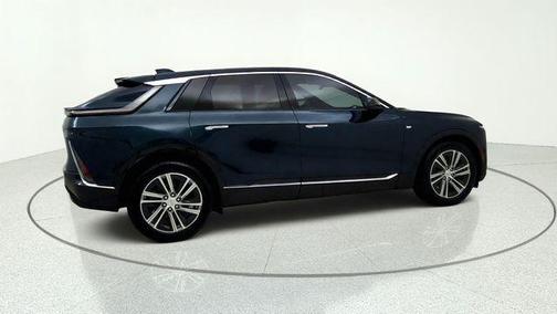 Emerald Lake Metallic 2025 Cadillac LYRIQ Luxury