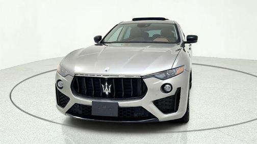Bianco Alpi Tri-Coat 2022 Maserati Levante Modena