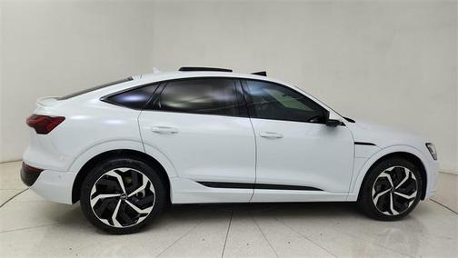 2024 Audi Q8 e-tron Premium Plus