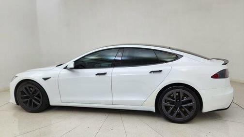 Pearl White Multi-Coat 2022 Tesla Model S Plaid