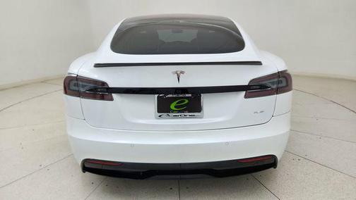 Pearl White Multi-Coat 2022 Tesla Model S Plaid