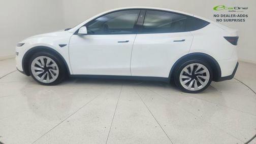 Pearl White Multi-Coat 2026 Tesla Model Y Rear-Wheel Drive