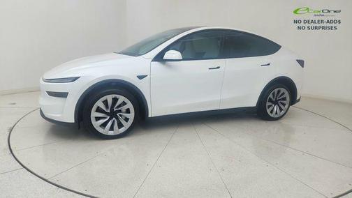 Pearl White Multi-Coat 2026 Tesla Model Y Rear-Wheel Drive