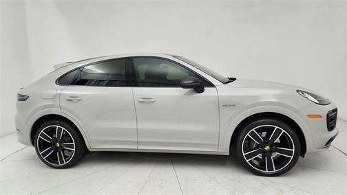2022 Porsche Cayenne E-Hybrid S