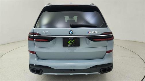 2023 BMW X7 M60i