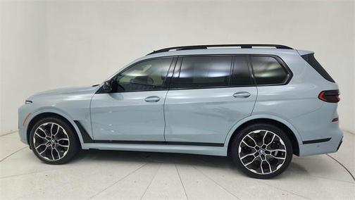 2023 BMW X7 M60i