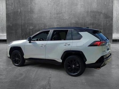 2022 Toyota RAV4 Hybrid SE