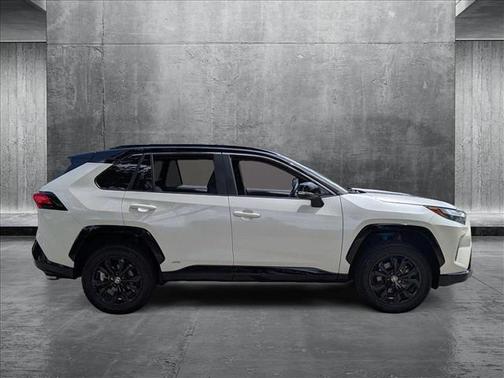 2022 Toyota RAV4 Hybrid SE