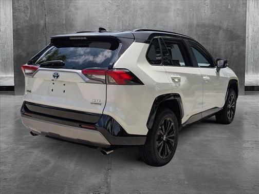 2022 Toyota RAV4 Hybrid SE