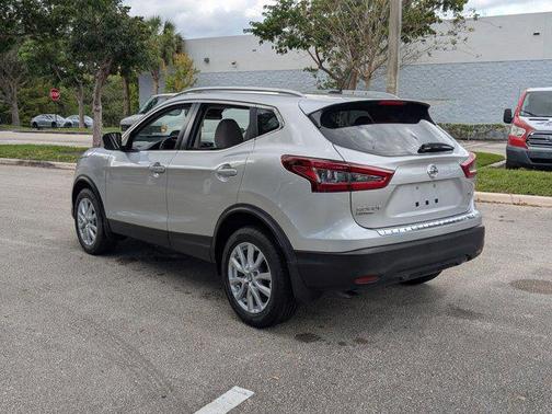 2022 Nissan Rogue Sport SV