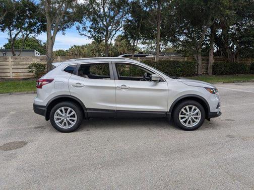 2022 Nissan Rogue Sport SV