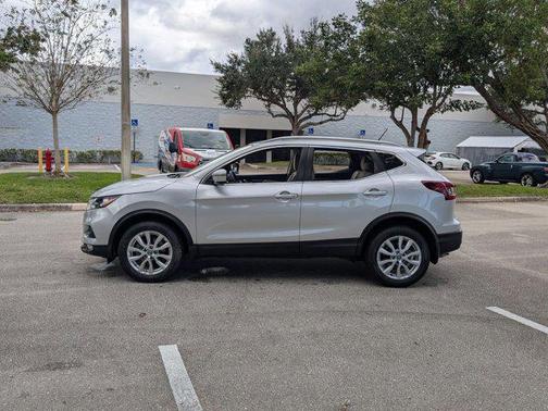 2022 Nissan Rogue Sport SV