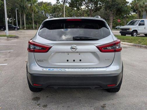 2022 Nissan Rogue Sport SV