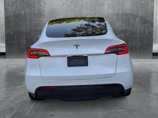 2021 Tesla Model Y Standard Range Rear-Wheel Drive
