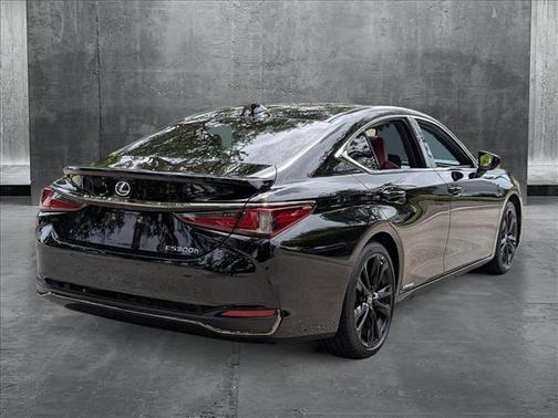 2022 Lexus ES 300h F SPORT